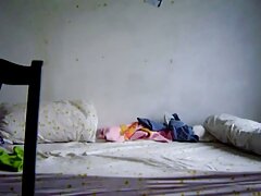 ສອງ lesbians ງາມໃນຫ້ອງນ້ໍາໄປແລ່ນ