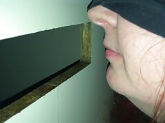 Rolled ເຖິງ blowjob ທີ່ຮັກຂອງນາງຢູ່ໃນຫ້ອງນ້ໍາ