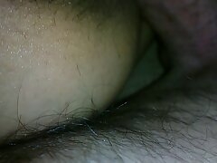 ຢູ່ເທິງຕຽງໜັງ babe ກະຈາຍຂາຂອງນາງ