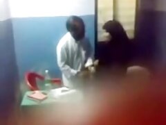 ຄວາມເສຍຫາຍຊາຍໃຫຍ່ dick ຫນຸ່ມ piss
