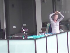 ສາວກະທັດຮັດໃນຫຼັກຊັບ fucked ໂດຍ guy ມີ cock ໃຫຍ່