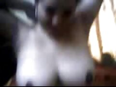 ຮຽວ ebony ຮ້ອນ licks ບານຢູ່ຜູ້ຊາຍສີຂາວ
